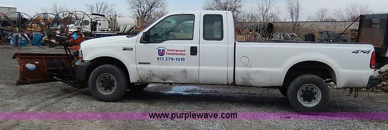 image for item I3742 2003 Ford F250 Super Duty XL SuperCab pickup truck