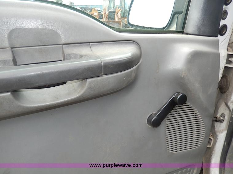 image for item I3742 2003 Ford F250 Super Duty XL SuperCab pickup truck