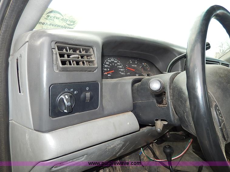 image for item I3742 2003 Ford F250 Super Duty XL SuperCab pickup truck