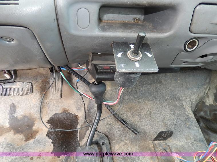 image for item I3742 2003 Ford F250 Super Duty XL SuperCab pickup truck