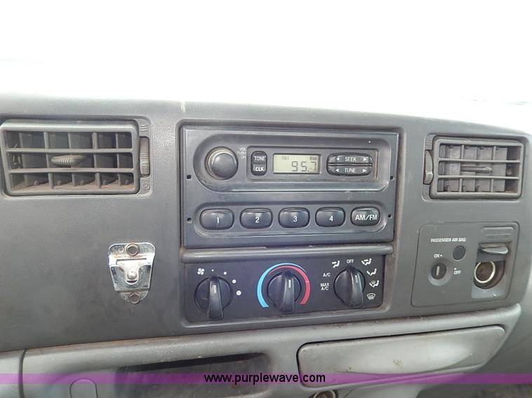 image for item I3742 2003 Ford F250 Super Duty XL SuperCab pickup truck