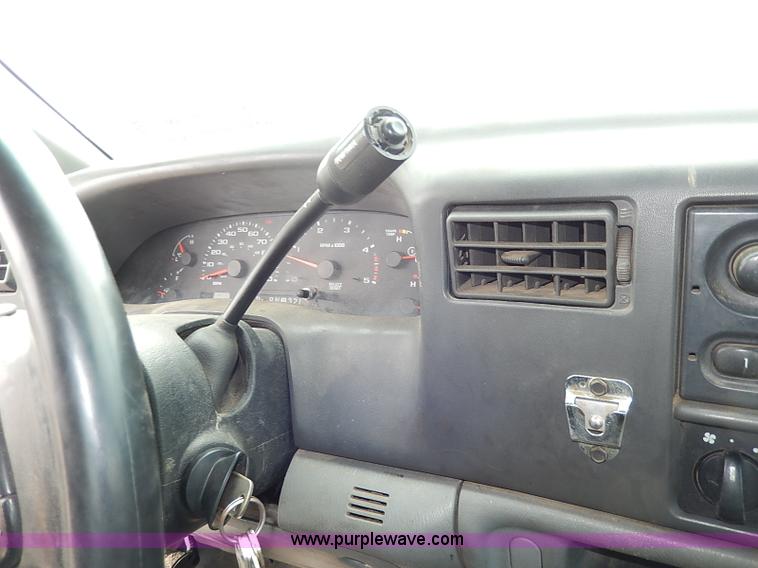 image for item I3742 2003 Ford F250 Super Duty XL SuperCab pickup truck