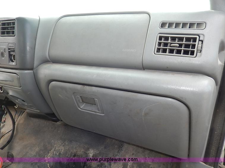 image for item I3742 2003 Ford F250 Super Duty XL SuperCab pickup truck