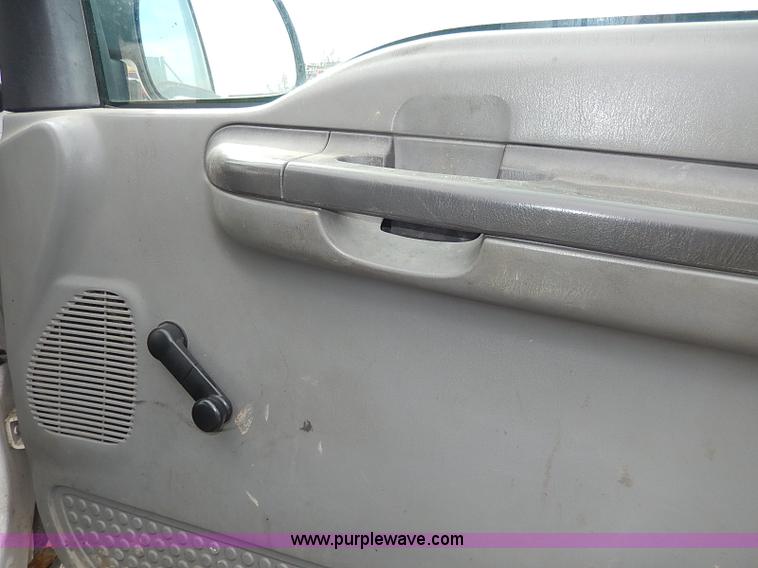 image for item I3742 2003 Ford F250 Super Duty XL SuperCab pickup truck