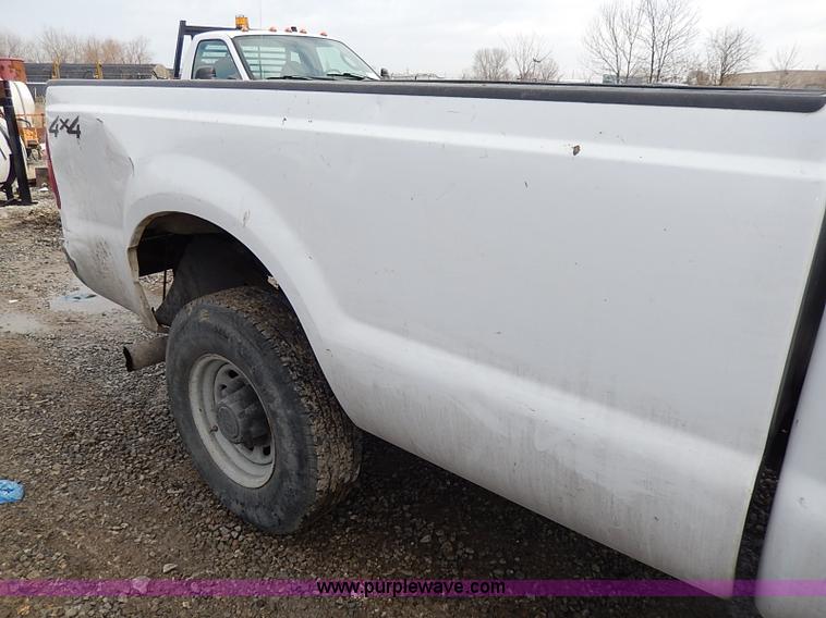 image for item I3742 2003 Ford F250 Super Duty XL SuperCab pickup truck