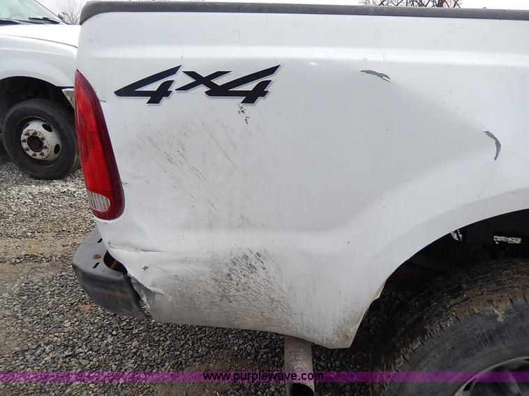 image for item I3742 2003 Ford F250 Super Duty XL SuperCab pickup truck