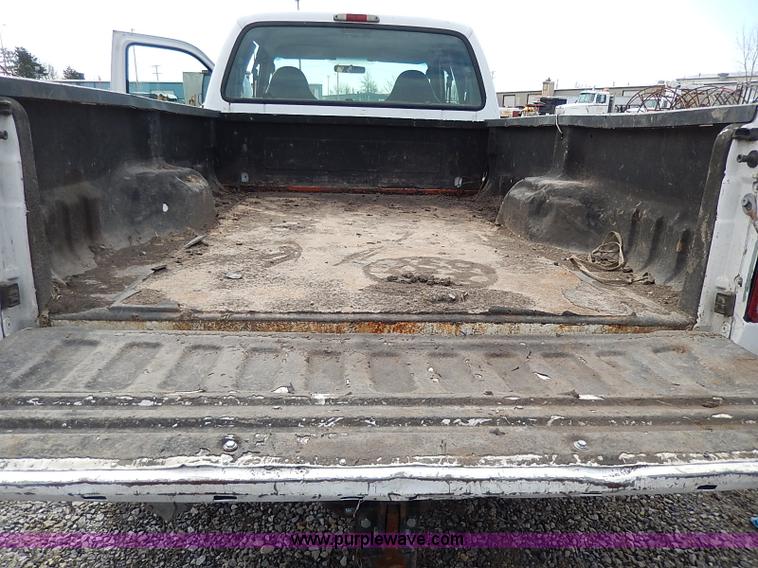 image for item I3742 2003 Ford F250 Super Duty XL SuperCab pickup truck