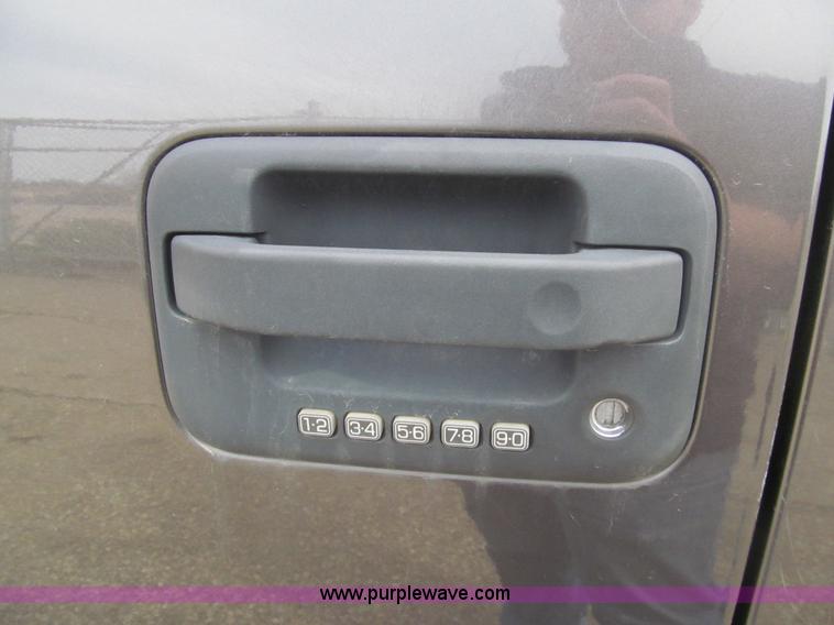 image for item I7066 2007 Ford F150 XLT SuperCrew pickup truck