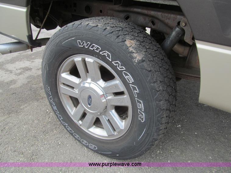 image for item I7066 2007 Ford F150 XLT SuperCrew pickup truck