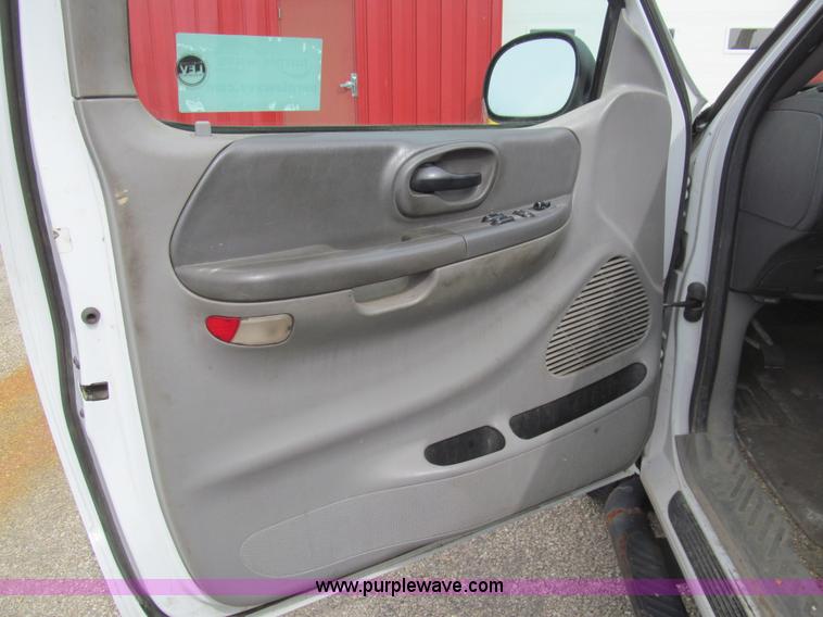 image for item I7067 2002 Ford F150 XLT SuperCab pickup truck