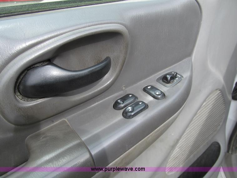 image for item I7067 2002 Ford F150 XLT SuperCab pickup truck