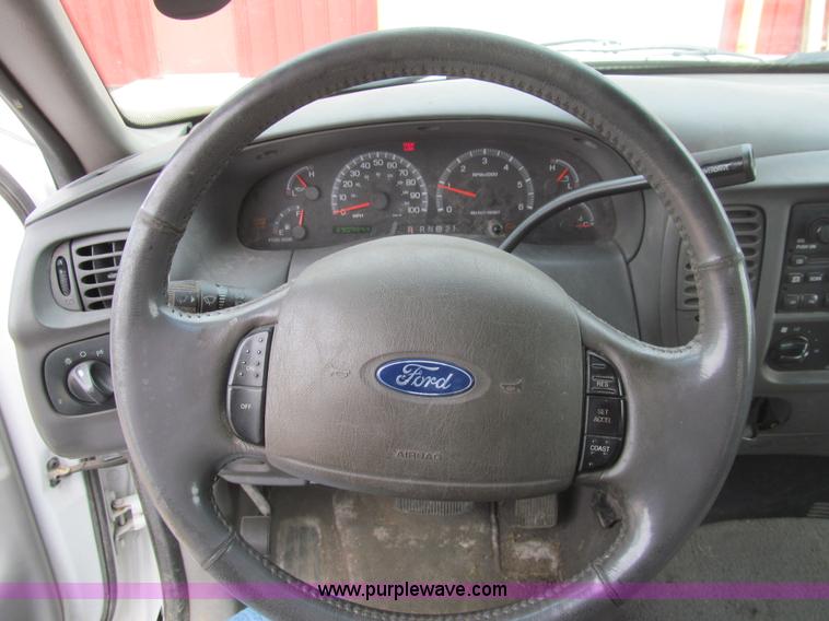 image for item I7067 2002 Ford F150 XLT SuperCab pickup truck