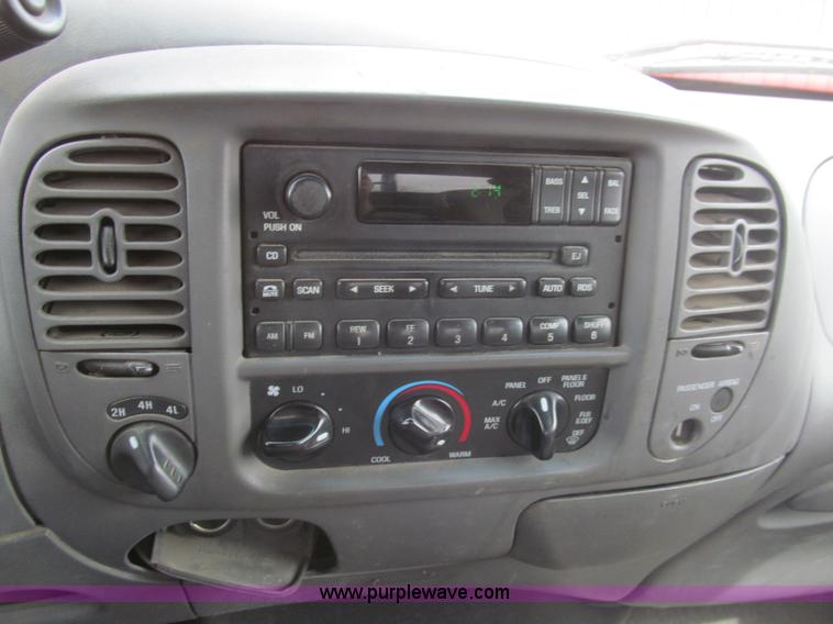 image for item I7067 2002 Ford F150 XLT SuperCab pickup truck