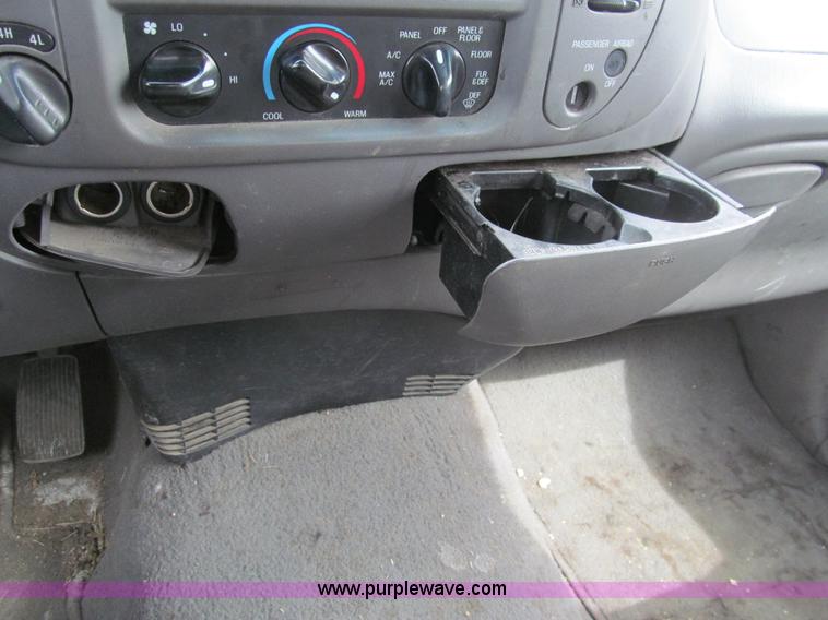 image for item I7067 2002 Ford F150 XLT SuperCab pickup truck