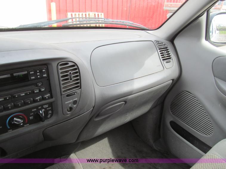 image for item I7067 2002 Ford F150 XLT SuperCab pickup truck