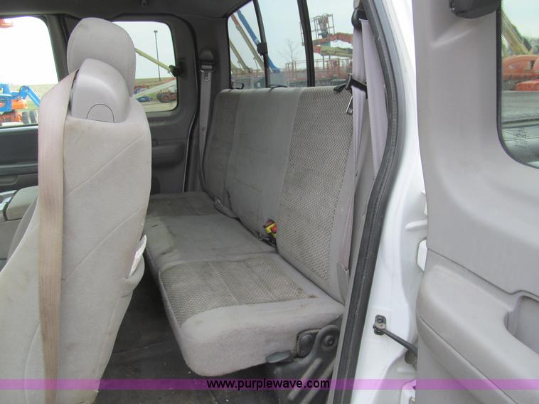 image for item I7067 2002 Ford F150 XLT SuperCab pickup truck