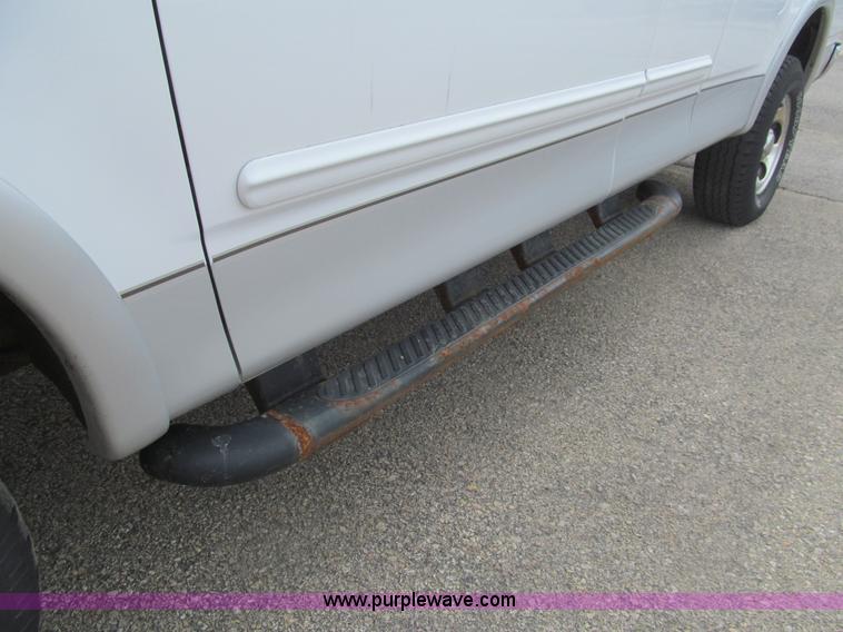 image for item I7067 2002 Ford F150 XLT SuperCab pickup truck