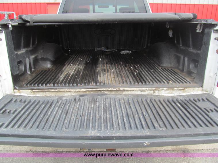 image for item I7067 2002 Ford F150 XLT SuperCab pickup truck