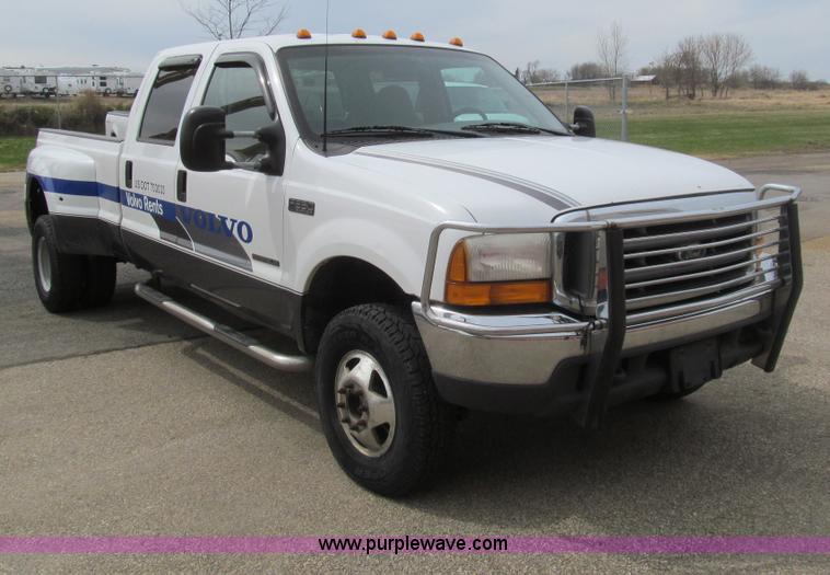 image for item I7068 1999 Ford F350 Super Duty XLT Lariat Crew Cab pickup truck