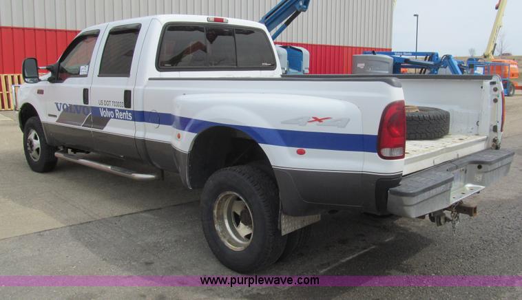 image for item I7068 1999 Ford F350 Super Duty XLT Lariat Crew Cab pickup truck
