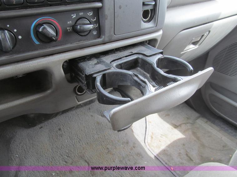 image for item I7068 1999 Ford F350 Super Duty XLT Lariat Crew Cab pickup truck