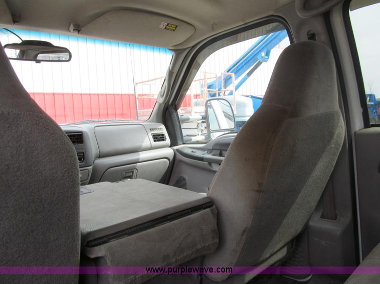 image for item I7068 1999 Ford F350 Super Duty XLT Lariat Crew Cab pickup truck