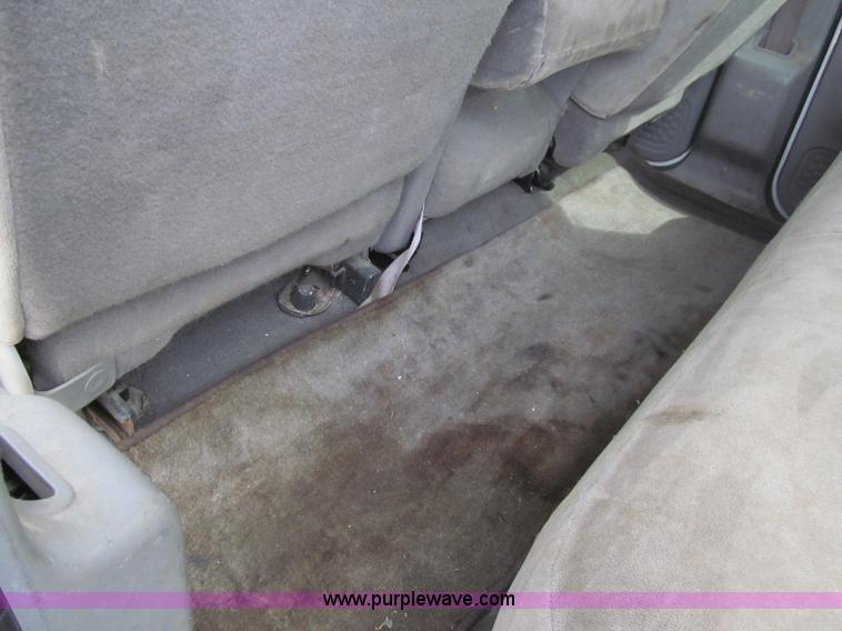 image for item I7068 1999 Ford F350 Super Duty XLT Lariat Crew Cab pickup truck