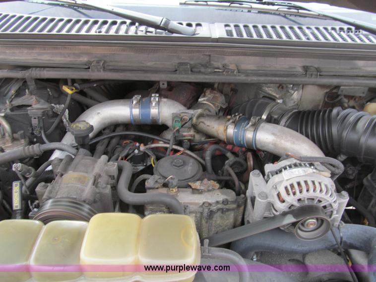 image for item I7068 1999 Ford F350 Super Duty XLT Lariat Crew Cab pickup truck