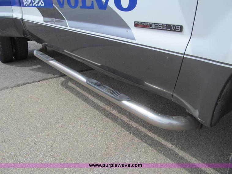 image for item I7068 1999 Ford F350 Super Duty XLT Lariat Crew Cab pickup truck