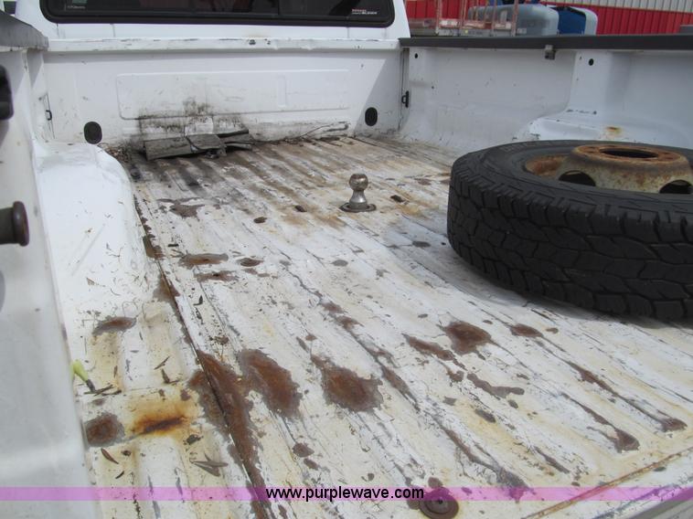 image for item I7068 1999 Ford F350 Super Duty XLT Lariat Crew Cab pickup truck