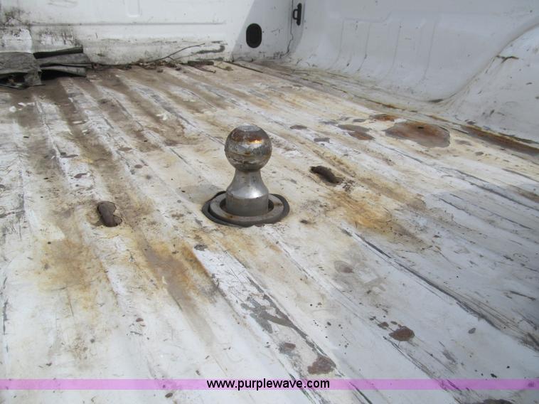 image for item I7068 1999 Ford F350 Super Duty XLT Lariat Crew Cab pickup truck