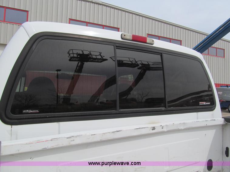 image for item I7068 1999 Ford F350 Super Duty XLT Lariat Crew Cab pickup truck