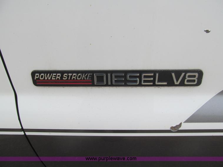 image for item I7068 1999 Ford F350 Super Duty XLT Lariat Crew Cab pickup truck