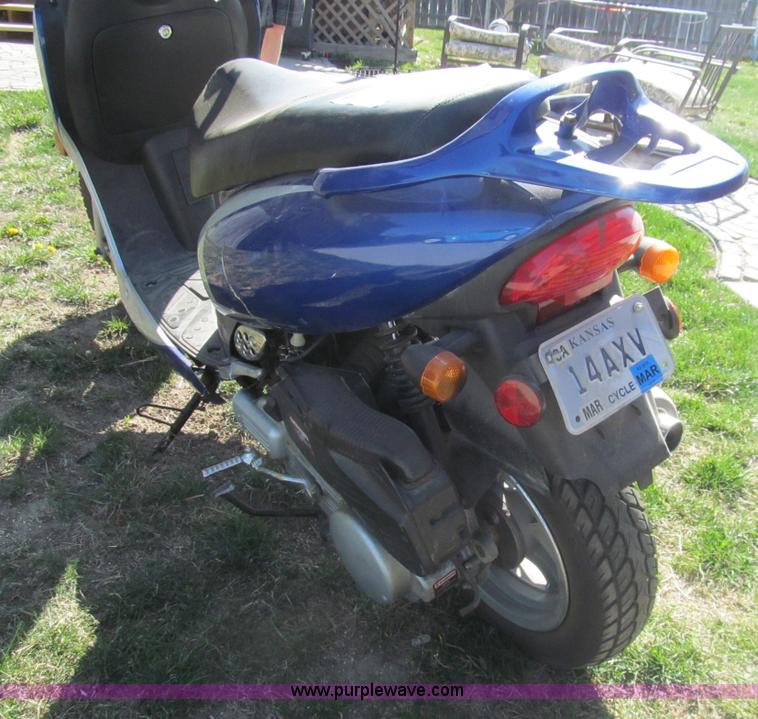 image for item I7069 2008 Shenke scooter