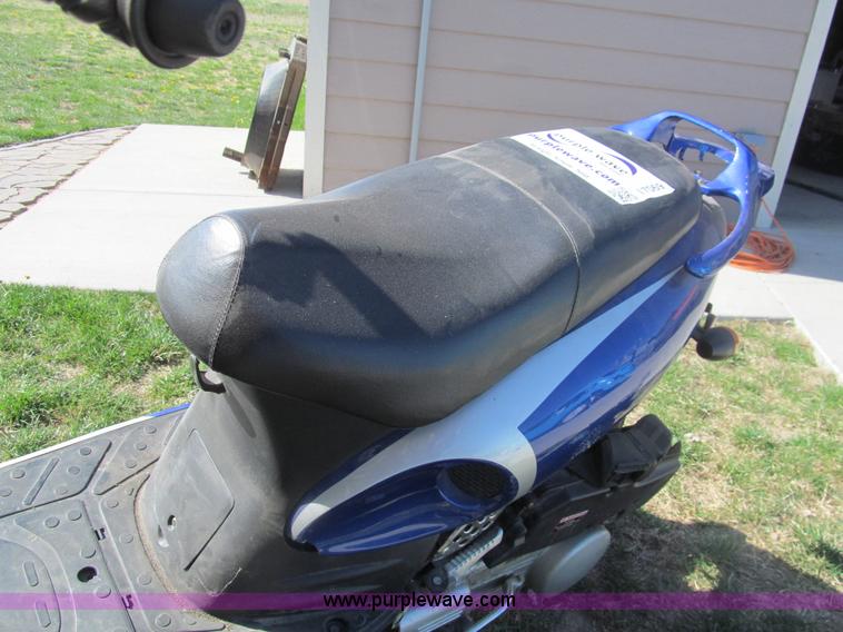 image for item I7069 2008 Shenke scooter