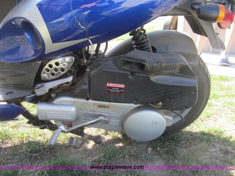 image for item I7069 2008 Shenke scooter