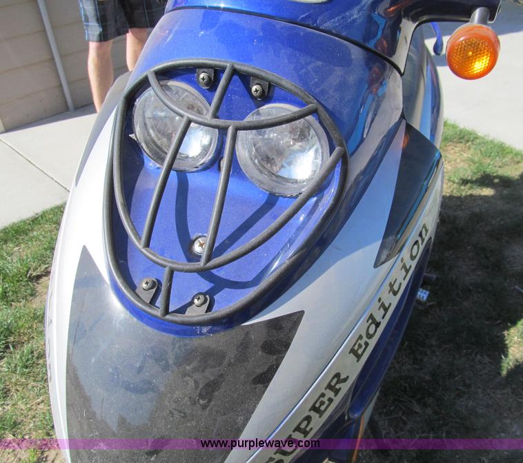 image for item I7069 2008 Shenke scooter