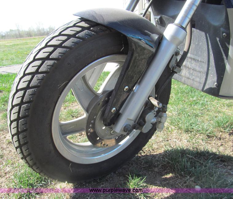 image for item I7069 2008 Shenke scooter