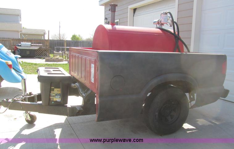 image for item I7072 200 gallon fuel tank trailer