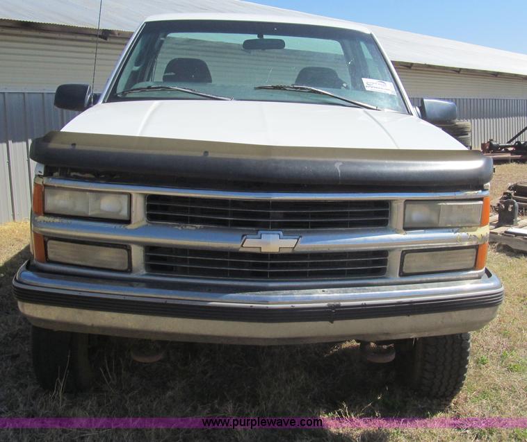image for item I7119 1997 Chevrolet Silverado 2500 pickup truck