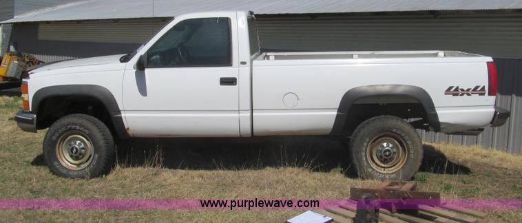 image for item I7119 1997 Chevrolet Silverado 2500 pickup truck