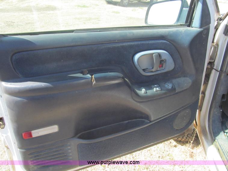 image for item I7119 1997 Chevrolet Silverado 2500 pickup truck
