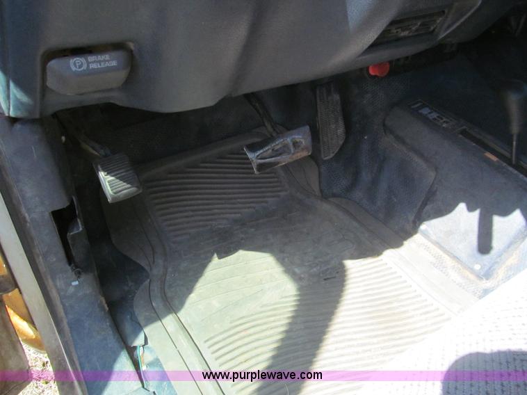 image for item I7119 1997 Chevrolet Silverado 2500 pickup truck