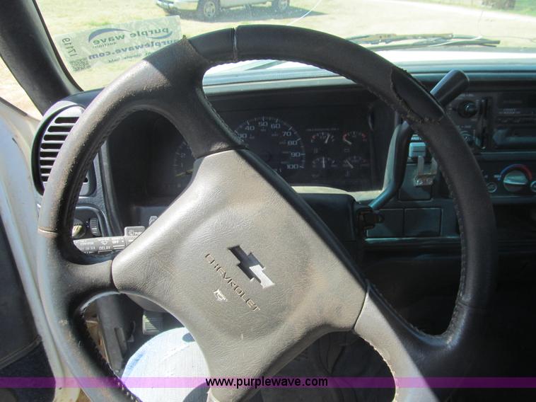 image for item I7119 1997 Chevrolet Silverado 2500 pickup truck