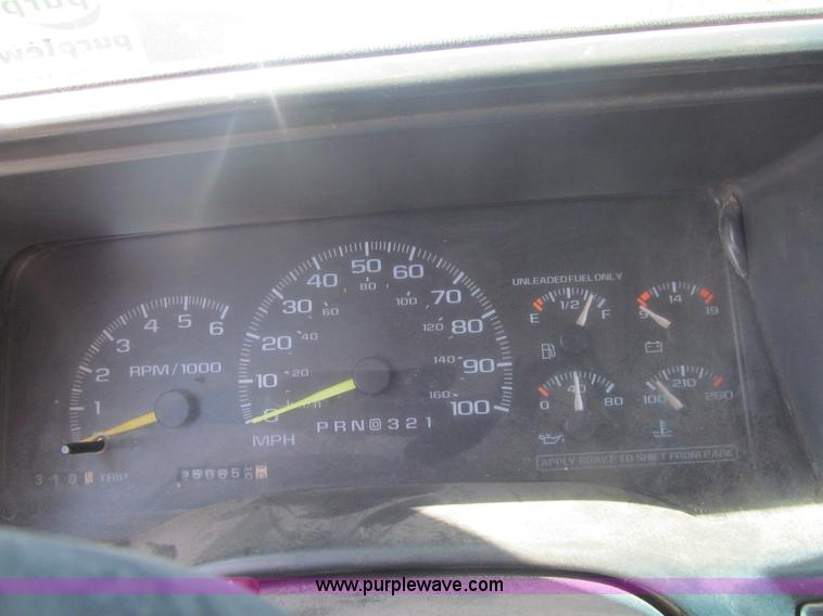 image for item I7119 1997 Chevrolet Silverado 2500 pickup truck