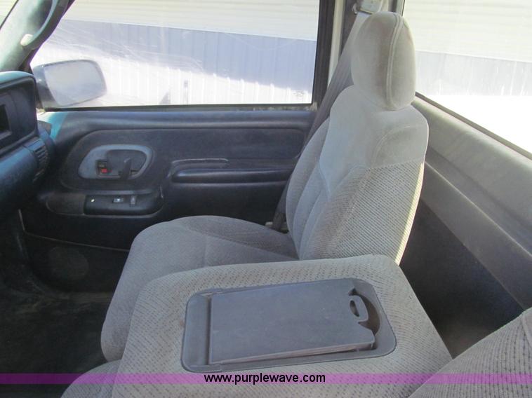 image for item I7119 1997 Chevrolet Silverado 2500 pickup truck