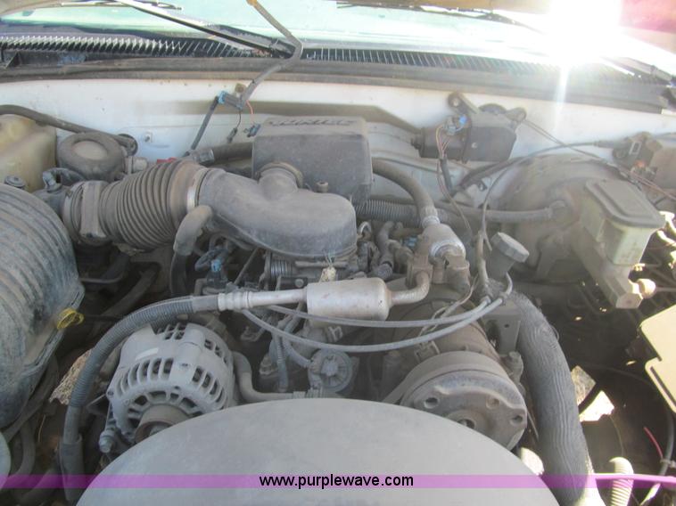 image for item I7119 1997 Chevrolet Silverado 2500 pickup truck