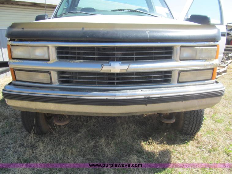 image for item I7119 1997 Chevrolet Silverado 2500 pickup truck