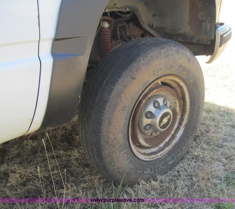 image for item I7119 1997 Chevrolet Silverado 2500 pickup truck