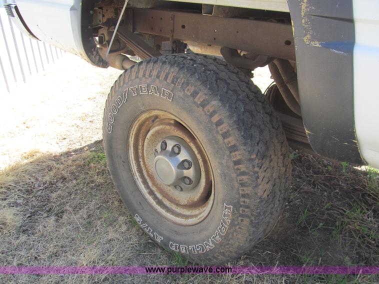 image for item I7119 1997 Chevrolet Silverado 2500 pickup truck